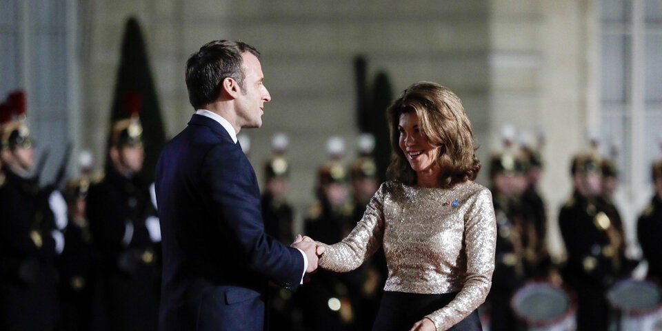 Macron: Handkuss für Kanzlerin Bierlein