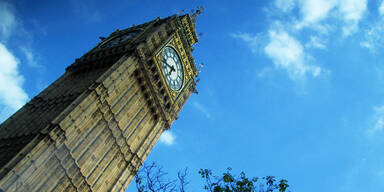 Big Ben wird zum schiefen Turm