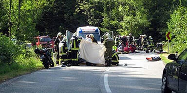 Biker rasen frontal ineinander 