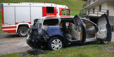 Tödlicher Crash: Bike geht in Flammen auf 