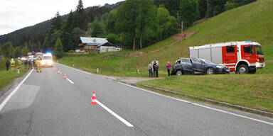 Tödlicher Crash: Bike geht in Flammen auf 