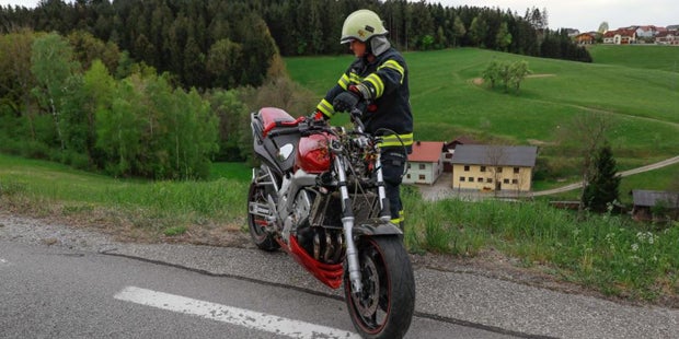 Biker (31) crasht in Leitschiene - tot
