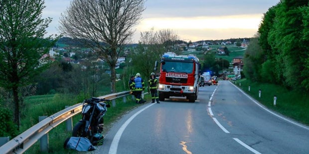 Biker (31) crasht in Leitschiene - tot