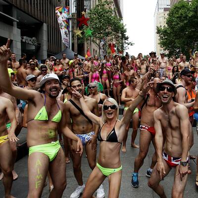 Längste Bikini-Parade der Welt