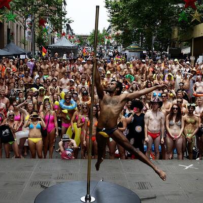Längste Bikini-Parade der Welt