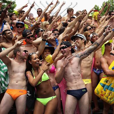 Längste Bikini-Parade der Welt