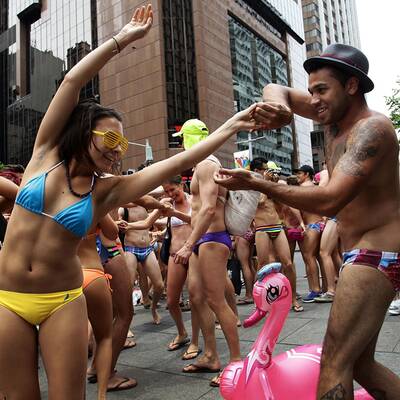 Längste Bikini-Parade der Welt