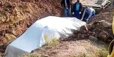 Politiker l&auml;sst sich mit seinem Mercedes begraben