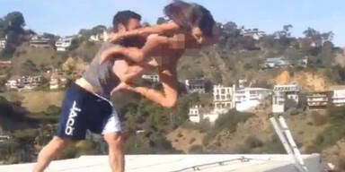 Pornostar-Werfer spottet über sein Opfer