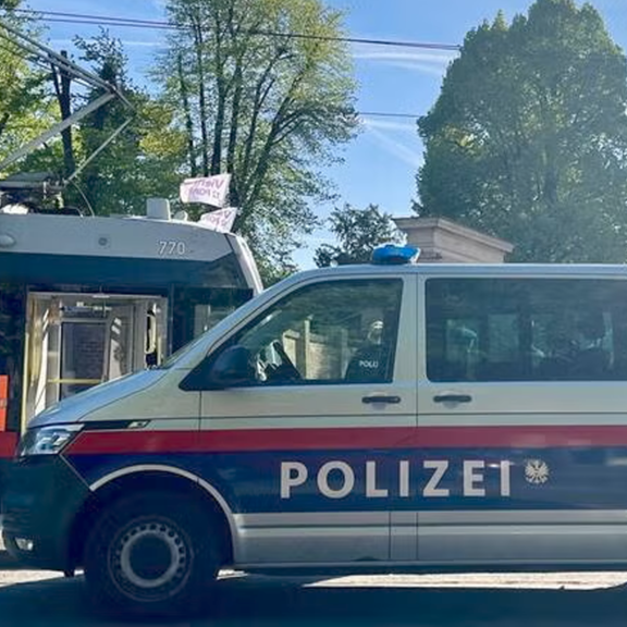 Bim überfährt Pensionisten (96) vor Zentralfriedhof - tot