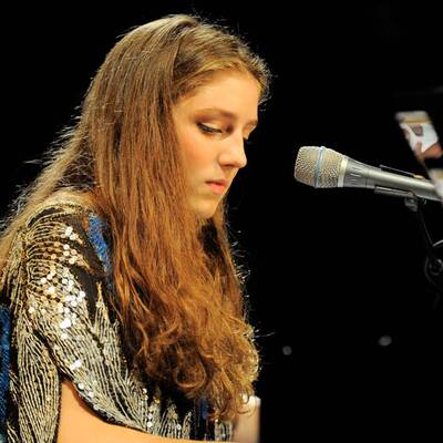 Wählen Sie die Newcomerin aus dem Bereich Musik