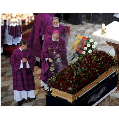 Politik und Prominenz trauern um Haider