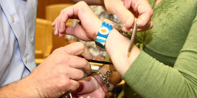 35-jährige biss Polizist in Oberarm