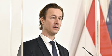 Bl&uuml;mel nach Hausdurchsuchungen: "Werde nicht zur&uuml;cktreten"