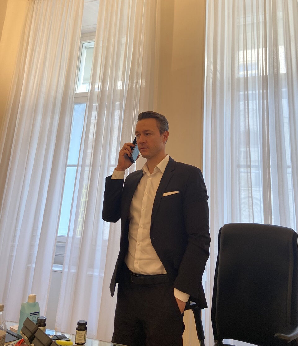 Nach Wut-Brief: Finanzminister bietet Pia Bundy Hilfe an