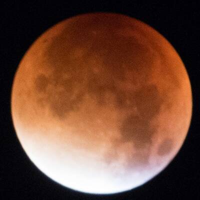 So schön schien der Blutmond