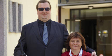 Blindes Paar darf doch adoptieren