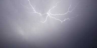 Elf Tote bei Unwettern