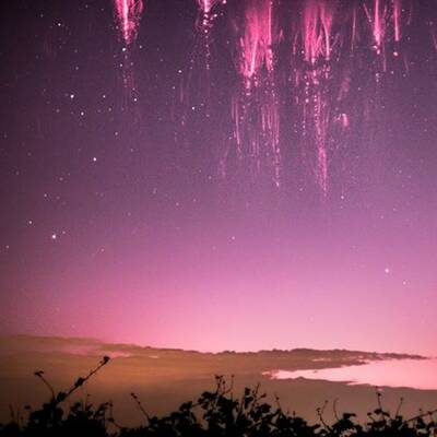 Über der Wolke entladen sich die Kobolde