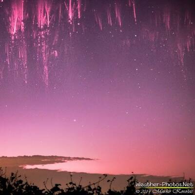 Über der Wolke entladen sich die Kobolde