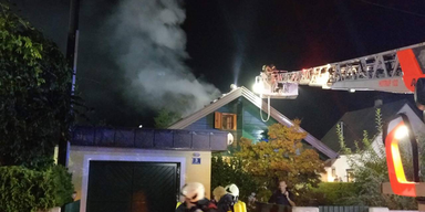 Blitz schl&auml;gt in Haus ein: Ein Verletzter bei Brand
