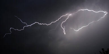 Arbeiter in Wien vom Blitz getroffen