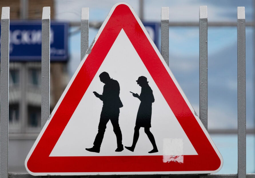 Handy Fußgänger Verkehr