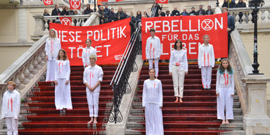 Klima-Rebellen provozieren mit 'Blutbad'