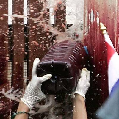 Blut-Attacke auf Premier