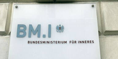 Wirbel um Hitler-Bild: EU-Innenminister wechseln Lokal