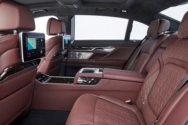 Werden grüne Minister auf Luxus-Dienstwagen verzichten?