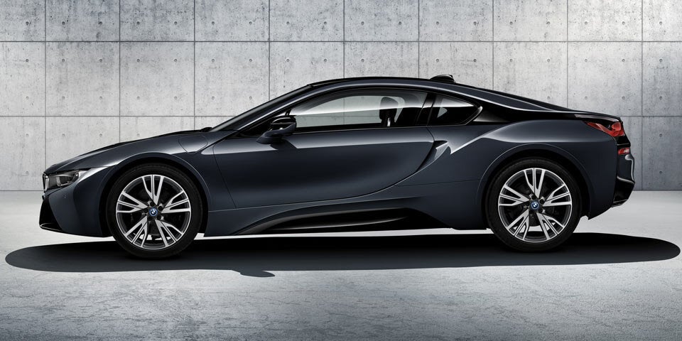 BMW greift mit besonderem i8 an