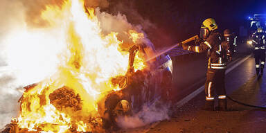BMW auf der A2 in Baden ausgebrannt