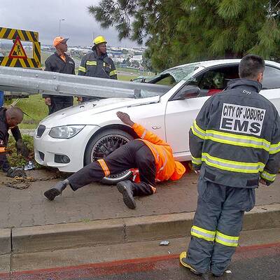 BMW-Cabrio aufgespießt