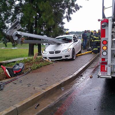 BMW-Cabrio aufgespießt