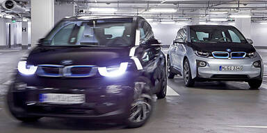 Dieser BMW i3 parkt ganz alleine ein