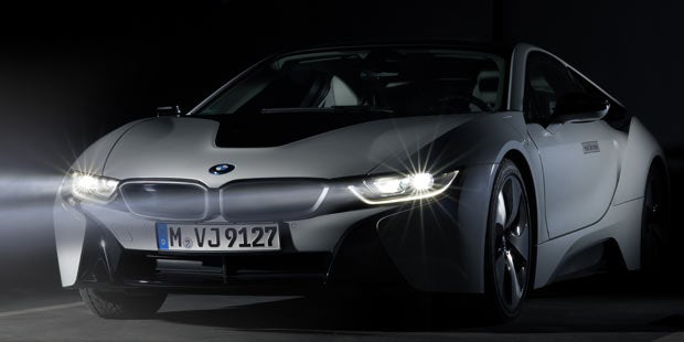 Erste BMW i8 an Kunden ausgeliefert