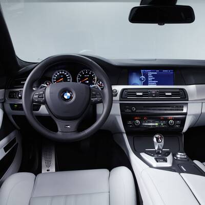 BMW M5 2011
