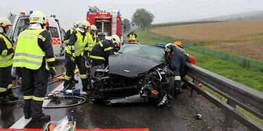 Aston Martin landet in der Leitschiene 