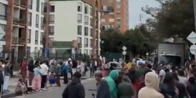 Beben-Alarm in Bogot&aacute;: Menschen st&uuml;rmen aus ihren H&auml;usern