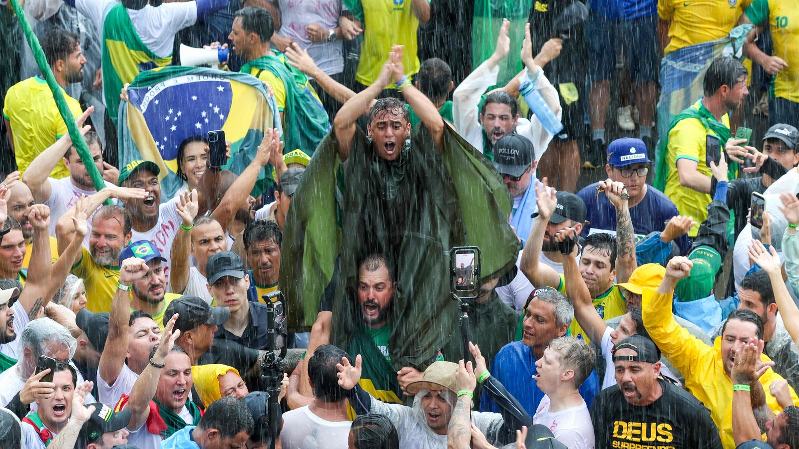 Blitzeinschlag bei Bolsonaro-Demo in Brasilien Kép