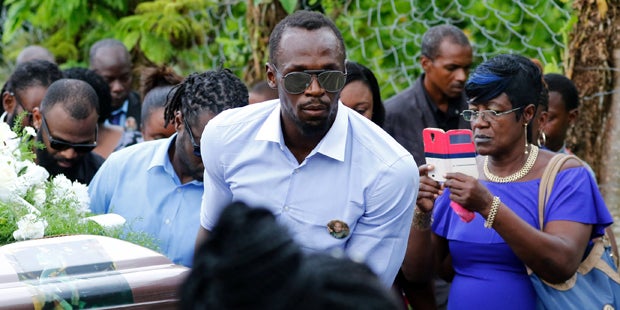 Bolt bei Begräbnis in Tränen aufgelöst