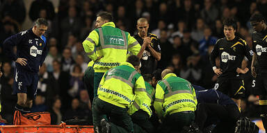 Bolton-Spieler im Cup kollabiert
