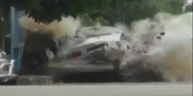 Autobombe detoniert beim Entsch&auml;rfen
