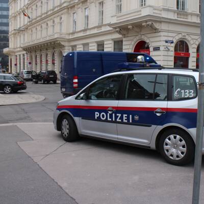 Ein verdächtiges Päckchen lag am Gehsteig. Entminungsdienst rückte an.