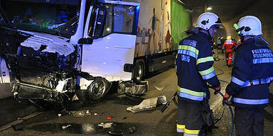 A9: Frau stirbt bei Horror-Crash in Tunnel 
