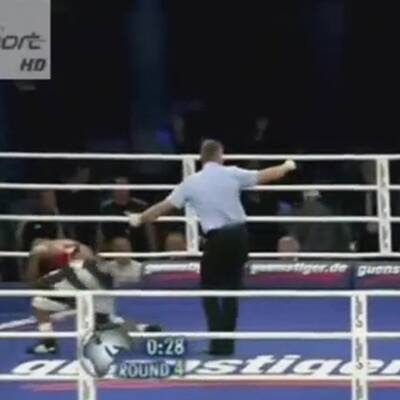 Boxer schickt Wiener Ringrichter auf die Bretter