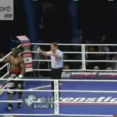 Boxer schickt Wiener Ringrichter auf die Bretter