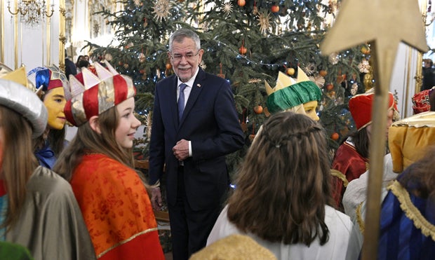 Hier empfängt VdB die Sternsinger