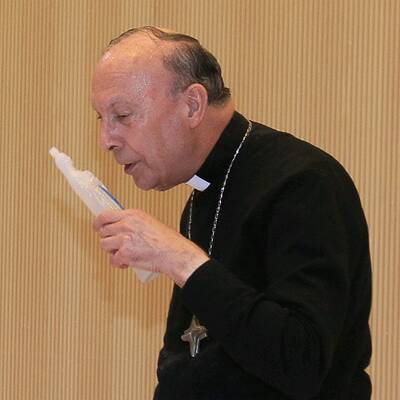 Nackt-Attacke auf Bischof in Brüssel 